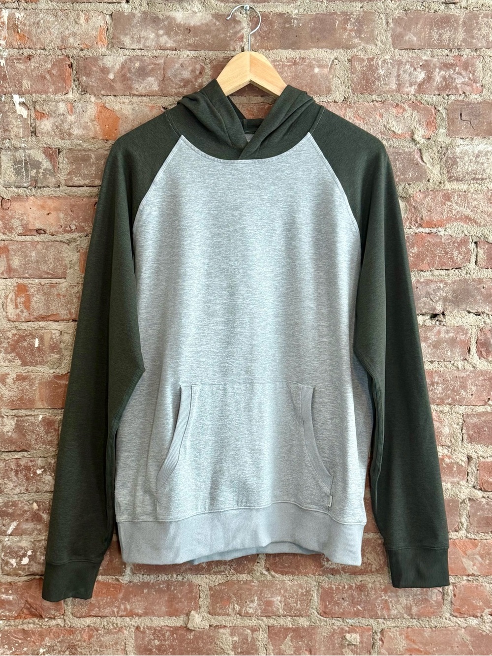 Vuori Gray and Olive Green Raglan Baseball Hoodie Medium